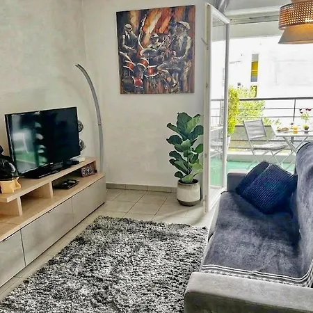 Grand Studio, Coin Nuit Separe, Terrasse Et Garage Privatif *