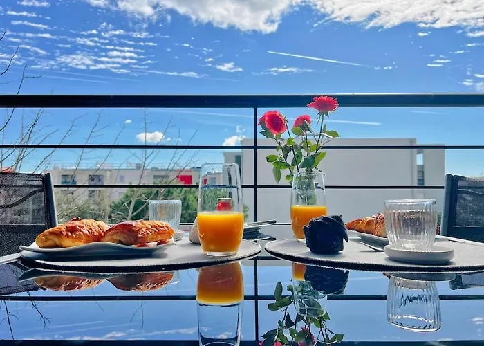 Appartement Grand Studio, Coin Nuit Separe, Terrasse Et Garage Privatif *