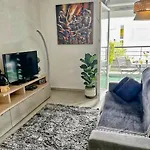 Grand Studio, Coin Nuit Separe, Terrasse Et Garage Privatif *