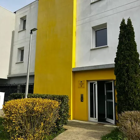 Grand Studio, Coin Nuit Separe, Terrasse Et Garage Privatif * רויאן