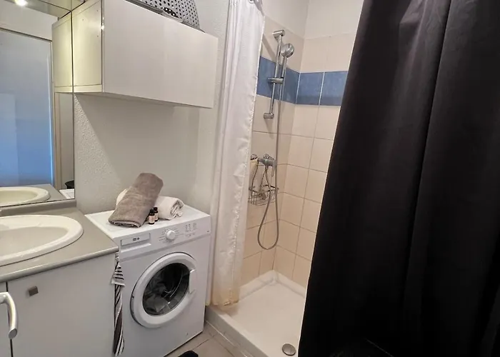 Grand Studio, Coin Nuit Separe, Terrasse Et Garage Privatif *