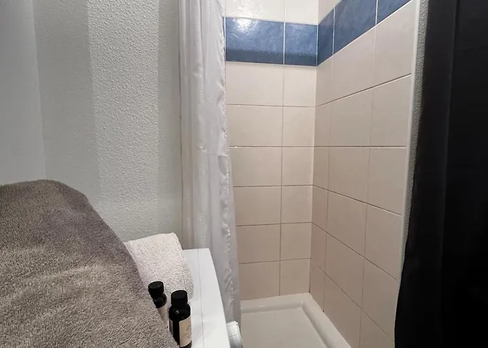 Grand Studio, Coin Nuit Separe, Terrasse Et Garage Privatif Apartman Royan