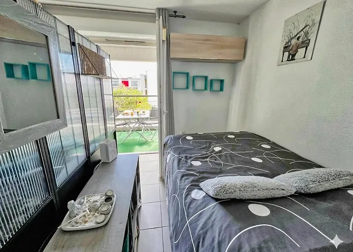 Grand Studio, Coin Nuit Separe, Terrasse Et Garage Privatif *