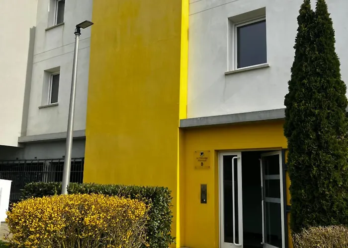 Grand Studio, Coin Nuit Separe, Terrasse Et Garage Privatif * Royan